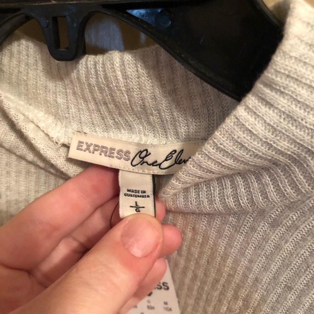 Express Ribbed Mock-Neck Crop Top NWT - Picture 3 of 5